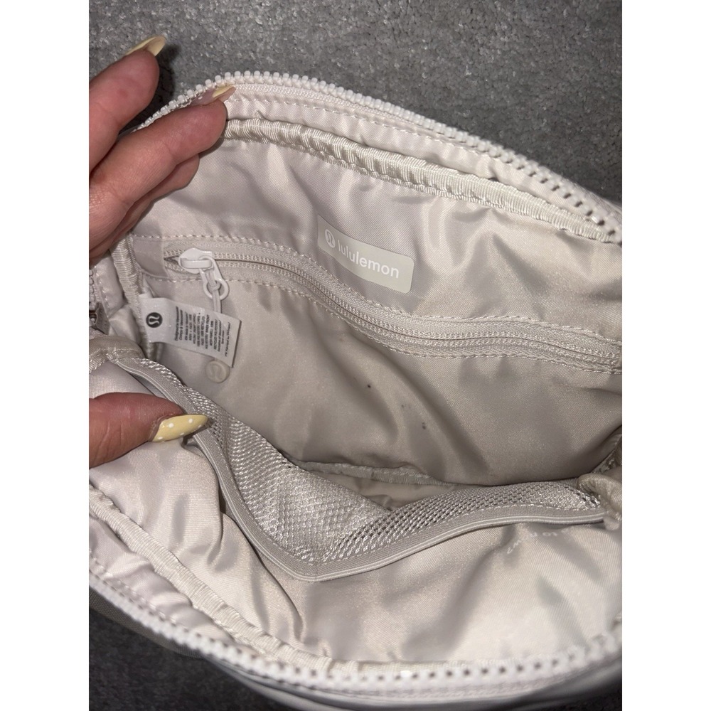 Lululemon Quilted Grid Belt Bag Hand Warmer 1.5L White Opal - Picture 7 of 12